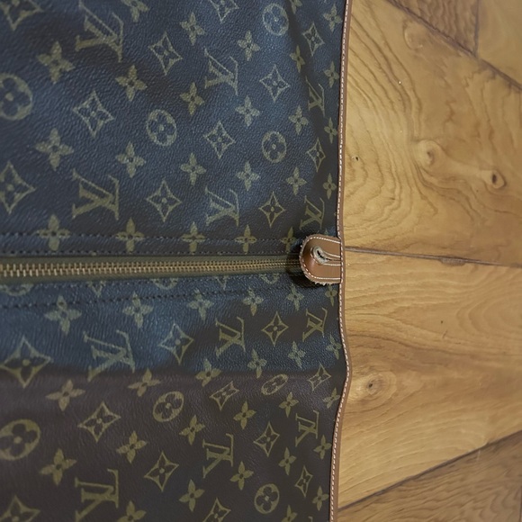Louis Vuitton Garment Bag - Picture 6 of 10
